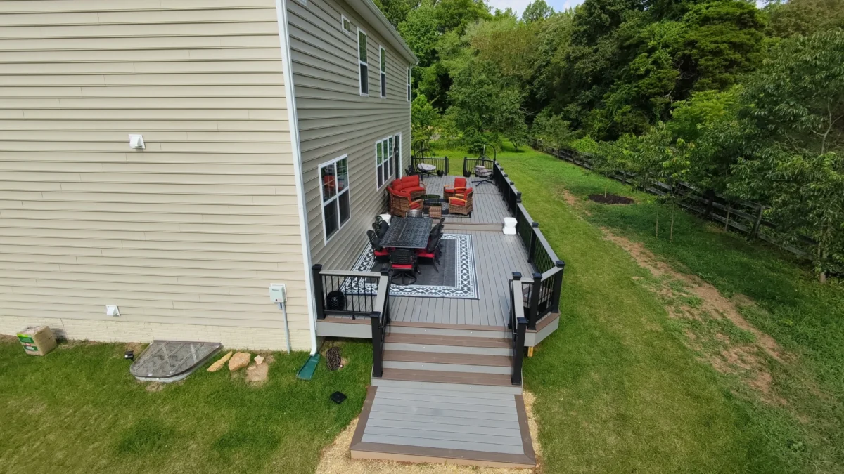 backyard-deck-relaxation
